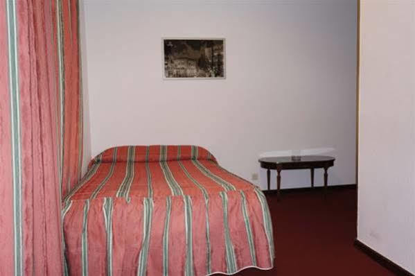 Hostal La Numantina Logroño Exteriör bild